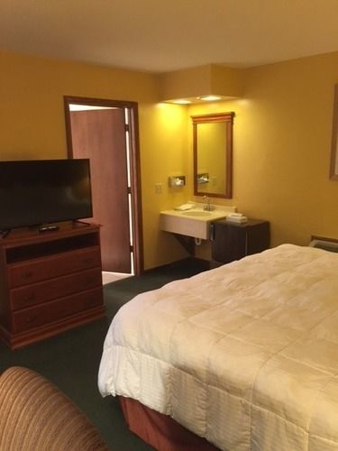 Regency And Hotel 2*